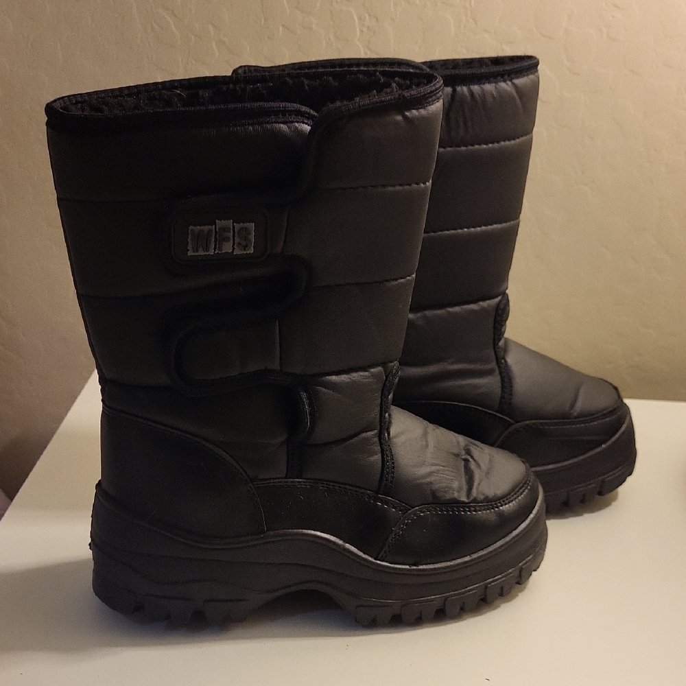 Black Winter Boots Youth Size 4